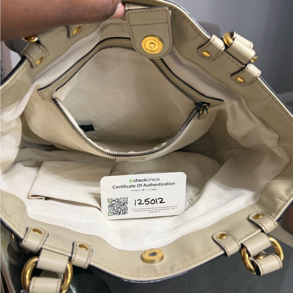 Gucci Beige and Cream Monogram Shoulder Bag - Picture 8 of 11